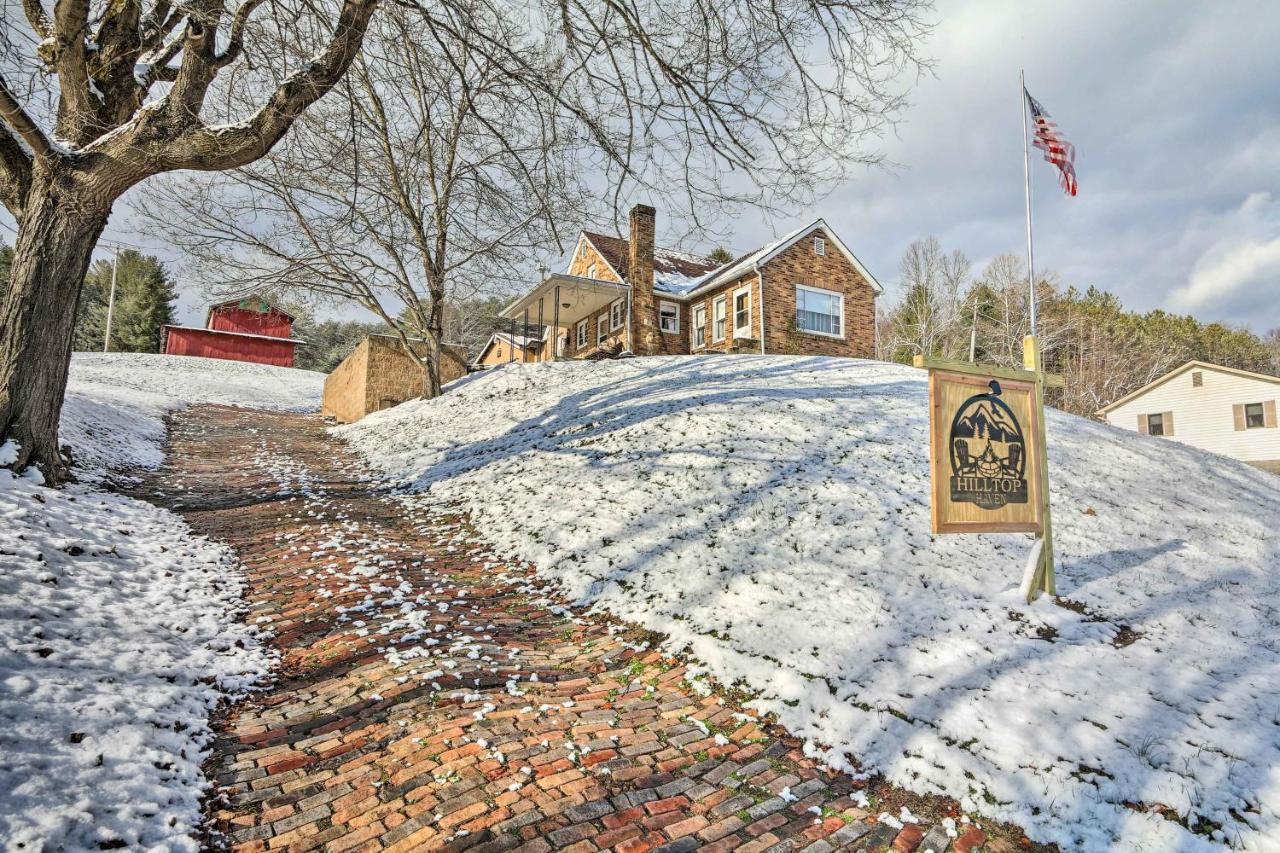Hilltop Home With Grill, In Wayne Natl Forest Лоуган Екстериор снимка